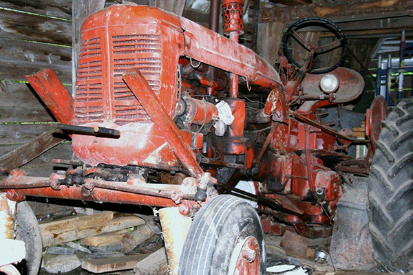 Tracteur Farmall C, propriété actuelle de Michel Hébert. Crédit photo: Denyse Gauthier