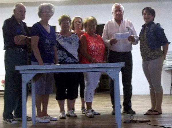 M. Gérard Martineau, Mmes Réjeanne Loubier, Louiselle Grenier, Aline Lehoux, Lise Grenier, M. Claude Bilodeau et Mme Émilie Marcoux-Mathieu attachée politique de M. Lessard